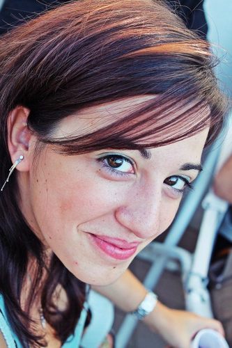 verocrok's profile picture. Sarda, femminista, emigrata per curiosità e necessità.
Amante del Medio Oriente, della palla a spicchi e della musica anni '70.