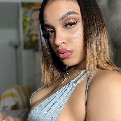 There's my personal life, my sensitive side, and then me as a performer, sexy and energised and fun. -Beyoncé -Alycakes212 (ask for my 📲 for content ONLY)😈💋