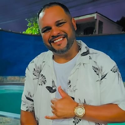 Novais72414809's profile picture. Falaram que eu tinha que seguir meus sonhos, então eu virei pro lado e continuei dormindo.