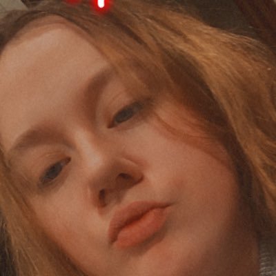 hi I'm Melodie I'm single but a crazy ass bitch that sees spirits lmao