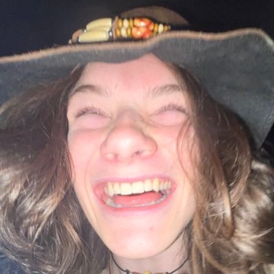 simon49990928's profile picture. 