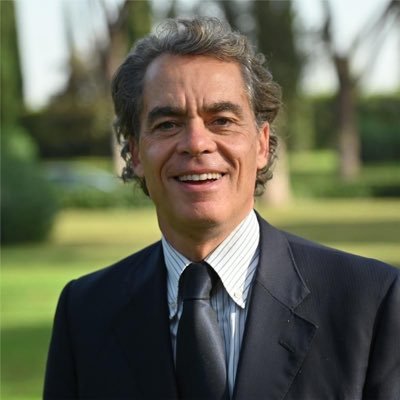 Consigliere regionale del Lazio FDI e consulente d'impresa.