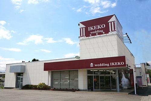 静岡県富士市で、貸衣装・結婚式場紹介・前撮り・フォトウエディング・写真撮影・富士山本宮浅間大社の花嫁(ウエディングドレス・カラー・打掛・白無垢)花婿(紋服袴・タキシード)衣装・父モーニング・母留袖衣装ヘアーメイク着付け。他にも卒業式着物袴・成人式振袖・男子紋服袴・訪問着付下げ・七五三衣装・産着など扱っております。