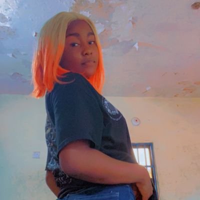 h_godsfavour's profile picture. 