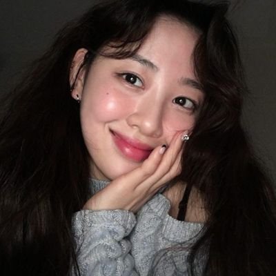 studamika's profile picture. #studytwt, taylor swift & kpop. ☭🩺