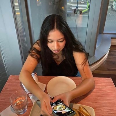 kimberlyisNOT12 Profile Picture