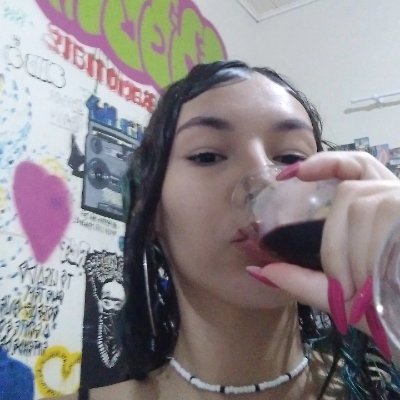 Quartaaraissaa's profile picture. a vida é um gole de estricnina
