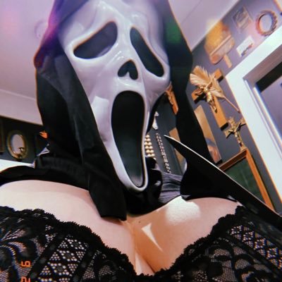 spookyynikki's profile picture. they/them causing mayhem