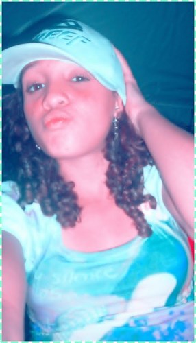 13 anos , canceriana , amiga , sincera, loca loca !!! A Cima de tudo Deus&fésempre# amo meus amigos , pais , irmãos ,avós e avôs ! (tambémelesmedãodinheiro) kkk