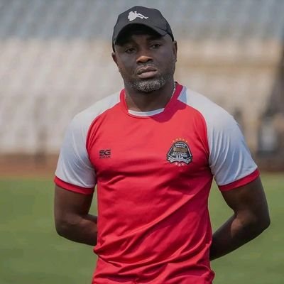 Député honoraire | Entraîneur des gardiens des #LéopardsRDC @FECOFA et @Mazembe| Président visionnaire de la #FondationKidiaba