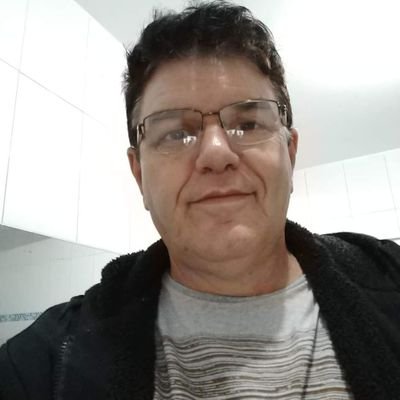 Bahiano, Escritor, Contador de História, Corintiano, Antifascista, Socialista, Amante da Natureza, da Boa Música e de Pessoas Gentis, Adotado por Aracaju