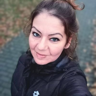 jsem lidská bytost při zemi 🤍matka 3 krásných dcer věřím že život musí být lepší