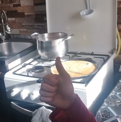 alinetarezoae's profile picture. 