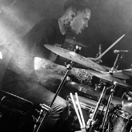 Tatuador, Baterista y amante del arte