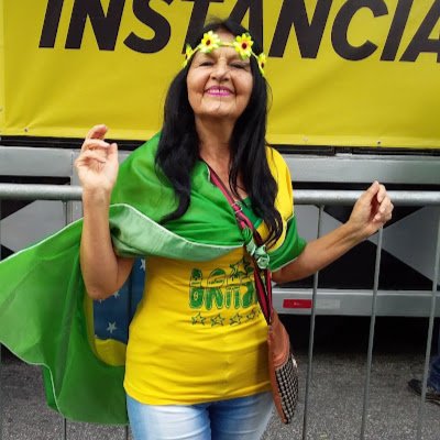Sou conservadora e bolsonarista , estamos lutando para que o Capitão continue a comandar nosso país e jamais aceitaremos pessoas desqualificada em seu lugar !