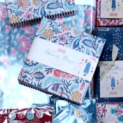 Lovely fabrics, crafts and ribbons, handcrafted and personalised gifts made with care. Shop https://t.co/qoyKRWUzi0, follow me on instagram @fabricandribbo