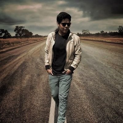 Ingeniero/ Upiicsiano/ Arquitecto/ Músico/ Inversionista/ Diseñador Gráfico/ Opacarofilo/ Todo eso quise ser y terminé en Twitter.