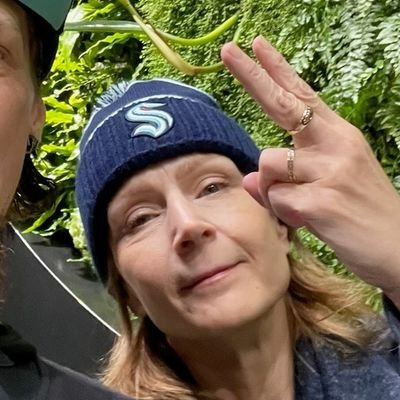 Just an all American girl who loves #NHL #UFC some #NFL #SeattleSeahawks #SeattleKraken #TampaBayLightning #Trump2024 No DMs happily married #Pureblood #MAGA