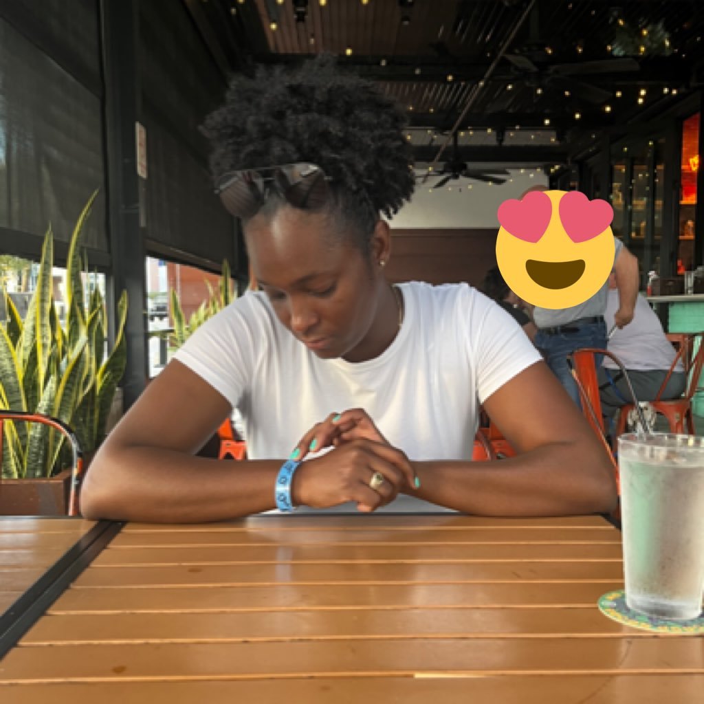 _sadieka's profile picture. Instagram: @_sadieka || An introverted Milo connoisseur ☕️