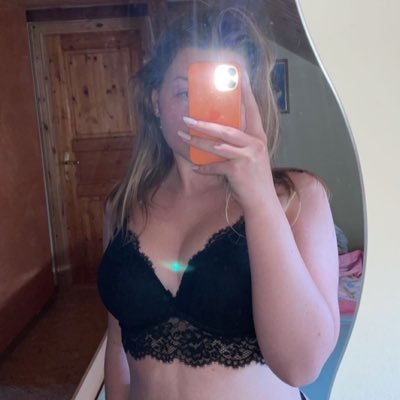 cute_annaa's profile picture. 20 • curvy 😇 — I only check dms on OF 🦋 see more of me ⬇️