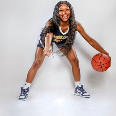 mdot_24's profile picture. In God I Trust🙏🏽| Scraft Family💙💛| #24🏀| Born R A R E🤘🏽
