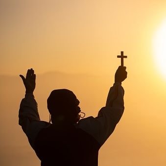 ‏لَيْسَ لَنَا يَا رَبُّ لَيْسَ لَنَا، لكِنْ لاسْمِكَ أَعْطِ مَجْدًا، مِنْ أَجْلِ رَحْمَتِكَ مِنْ أَجْلِ أَمَانَتِكَ.(سفر المزامير ١١٥:١)
