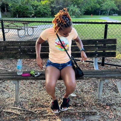 Business Owner | Investor | Physical/Mental Health Advocate 🌱 DV & Cancer Survivor 💜💚