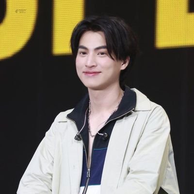 putriri21326156's profile picture. 