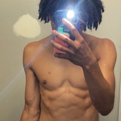 NSFW DNI 18+ 21 yo entertainer hmu for anything (sexting, collab, just to talk, send memes) I got options 😂