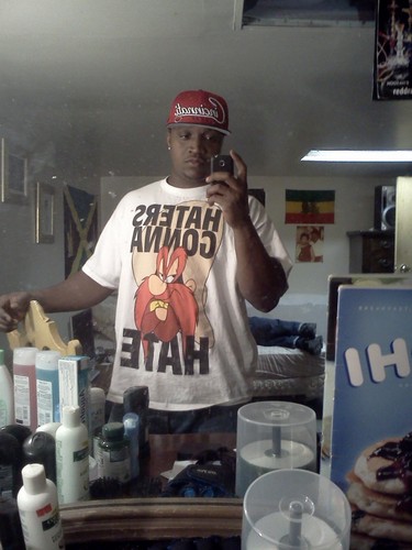 Money keep kumin n so i anit even worried im richer den ur daddy baby i anit even 30    M.O.E Get Money,