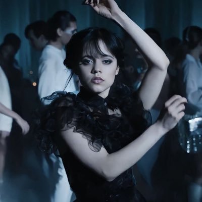 VioletRxsesyt's profile picture. 