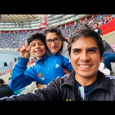 Fanático del Fútbol Hincha desde los 80 de SC y el Ac Milán además del videojuego PES me gusta el Cine la Música y la lectura ,Farmacéutico de la UNMSM