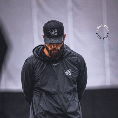 Co-Dc Outside Linebacker Coach @BvilleFB 107 🛸 pilot. “Be better than you were yesterday
