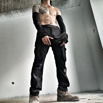 di0402's profile picture. 喜歡好看的眼神 喜愛 #黑絲長腿 #蜜桃美尻 
空有外表的 #照騙系推主 擅長 #幹齁哩系推主
有緣就聊得來 要不要見面全靠緣分
想約嗎？ #歡迎私訊洽談 
是不是S屬 #全看妳
另外有經營 #fansone