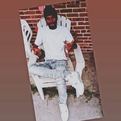 just follow me 🤷🏾‍♂️ shit can’t get in my old page 🤦🏾‍♂️😂 @93steppa_ bihhhhh !!!! money 💰 time ⌚️ or no time 🥴🤑🖕🏾 #DNAShyt🤙🏾🐝🩸 #♓️Gang320 #Buzzzzz