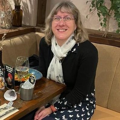 Speech and Language Therapist working with 16-25yr olds 🗣️; a cappella singer 🎵; newbie allotment owner 🌱; rabbit keeper; book lover; and rugby Mum.