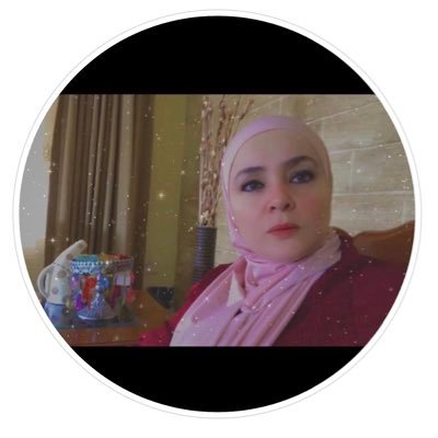 ماستر قانون/عاشقة للحق والحرية والعدالة والقانون.أهوى التفكير المجرد، وما وراء الطبيعة، وخوارق العقل البشري. الكعبة روحي، وبيت المقدس عقلي، والمسجد النبوي قلبي.