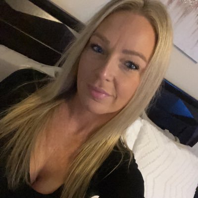 chelle_mckee's profile picture. 