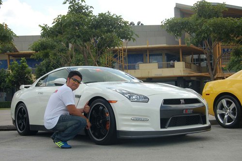 Lover, sports enthusiast, i love living life.. I am happy..  live life to the fullest.. live strong..:)