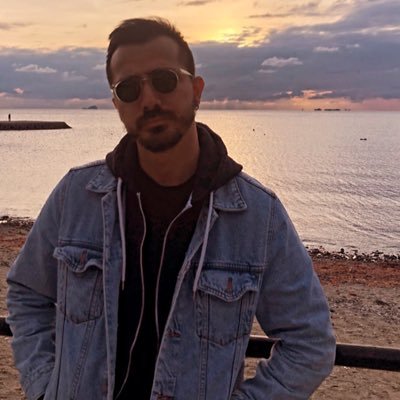 canerertekin's profile picture. çok futbol - biraz beatles - daima batman - adam olacak çocuk - ne kadar da david gilmour bi' çocuk.