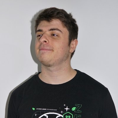 J'ai commencé à dev dans le ventre de ma mère.
Diplômé INSA et 42 et full autodidacte (en même temps)
80M€/mois (revenu passif only bien sur)