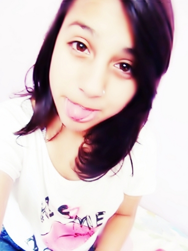 14 anos ,leonina , colorada, gaúcha  chata, meiga, boba, bipolar, antipática, sincera, grossa, arrogantee e muito ciumenta e sou do @soudalele
