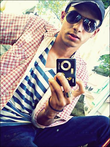 // Nem Melhor, Nem Pior Apenas o Suficiente
Para Se Sentir Bem Comigo Mesmo. ! //# \o/
obs: ('Personαlidαde Estão Em Atitudes (y e Não Em Textos)