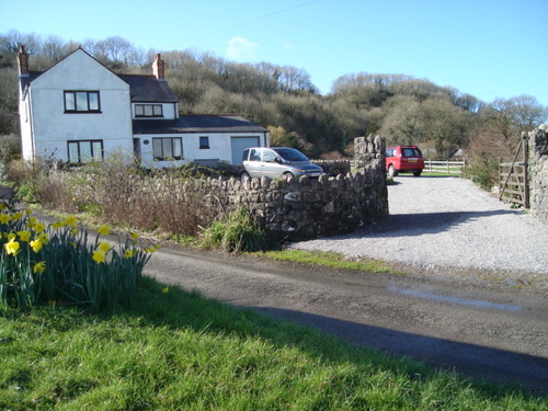 Self catering holiday accommodation in the heart of the Gower peninsula.#Sleeps 9 + cot for infant
Large house and grounds
Four bedrooms#etc