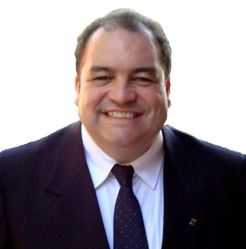 Doutor em Economia professor universitário.