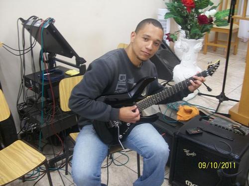guita.
um dia ser musico profisa..