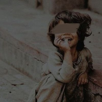 إمرأة - لاتشبه الا نَفسها.
وبين طيات الغياب رحمة المولى سحاب