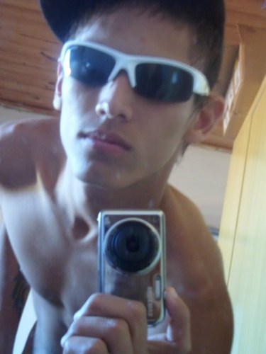 Sou cαchαceiro, sou festeiro {♫'
αds' Orkut
http://t.co/HehEttNDRl