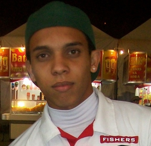 Não viva para que a sua presença seja notada, mas para que a sua falta seja sentida..