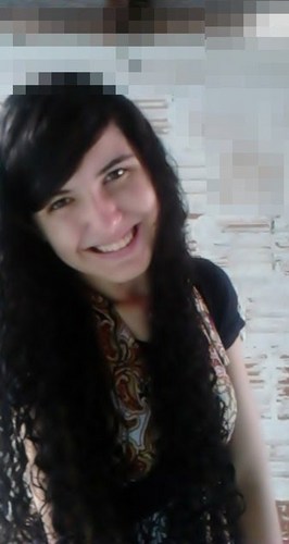 Uma menina que mesmo com todos seus defeitos e qualidades consegue ser admirada por uns e detestada por outros :D ! Praer RebecaPortes